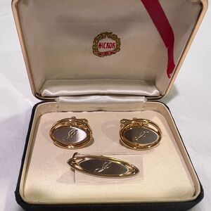 Hickok Gold-Tone Cufflink and Tie Clip Set - Gold and Gray “J”